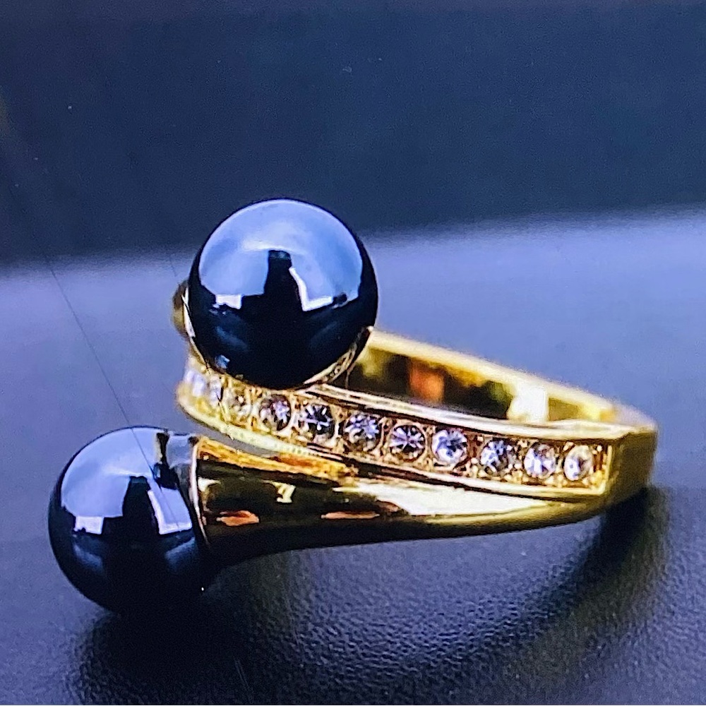 Elegant gold and black Everyday/Wedding ring size 6,